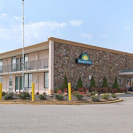 Days Inn By Wyndham Martin Bagian luar foto