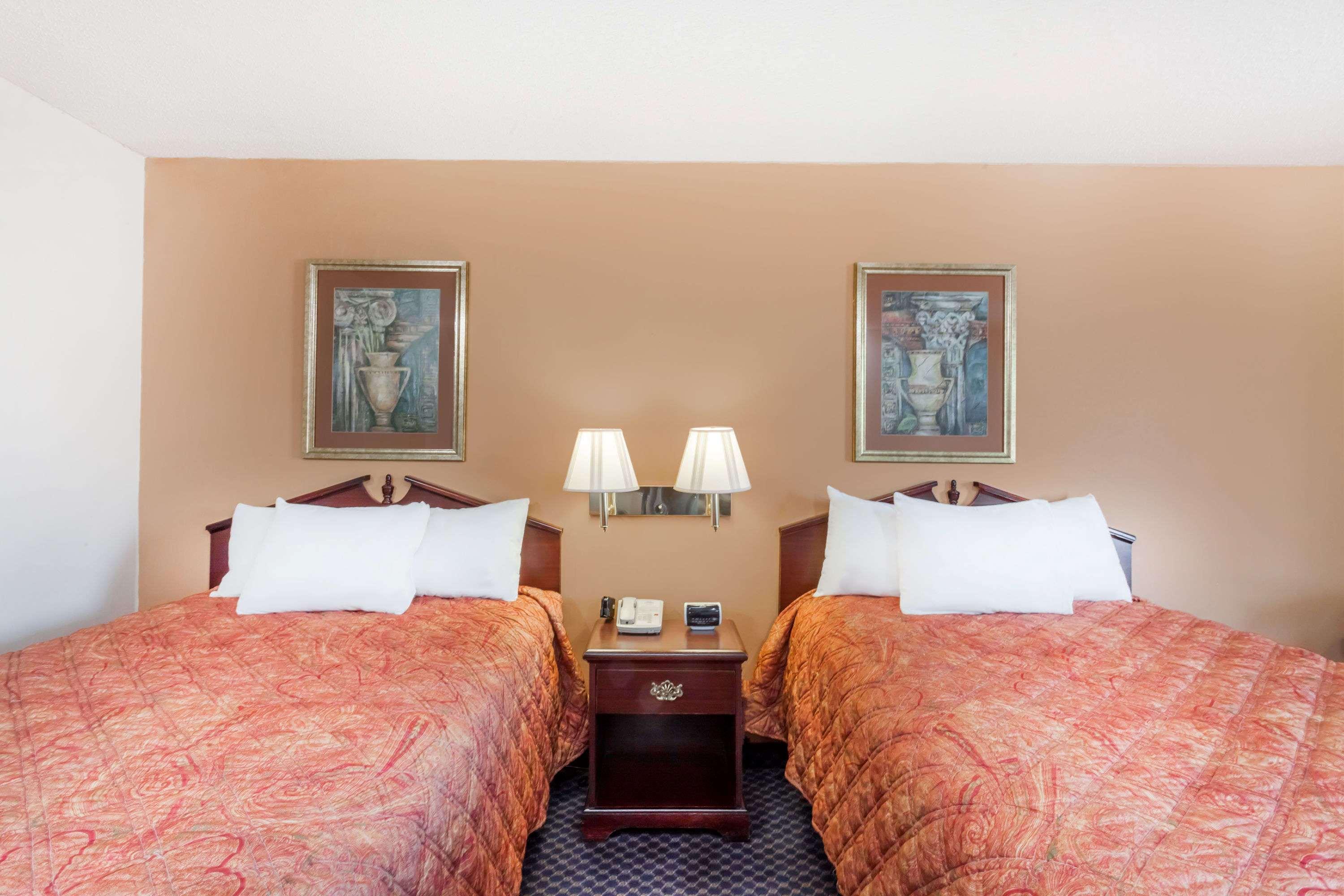 Days Inn By Wyndham Martin Bagian luar foto