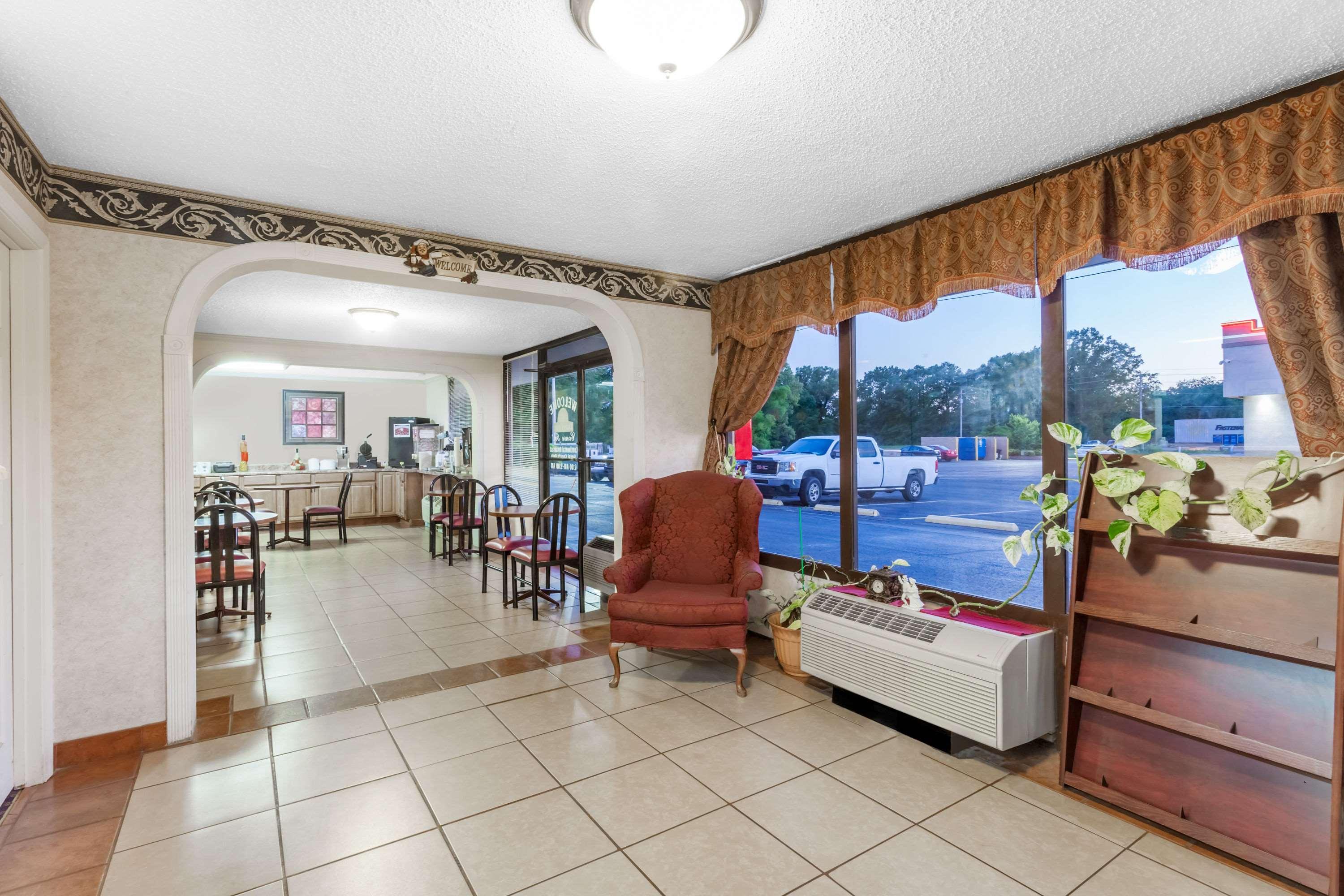 Days Inn By Wyndham Martin Bagian luar foto
