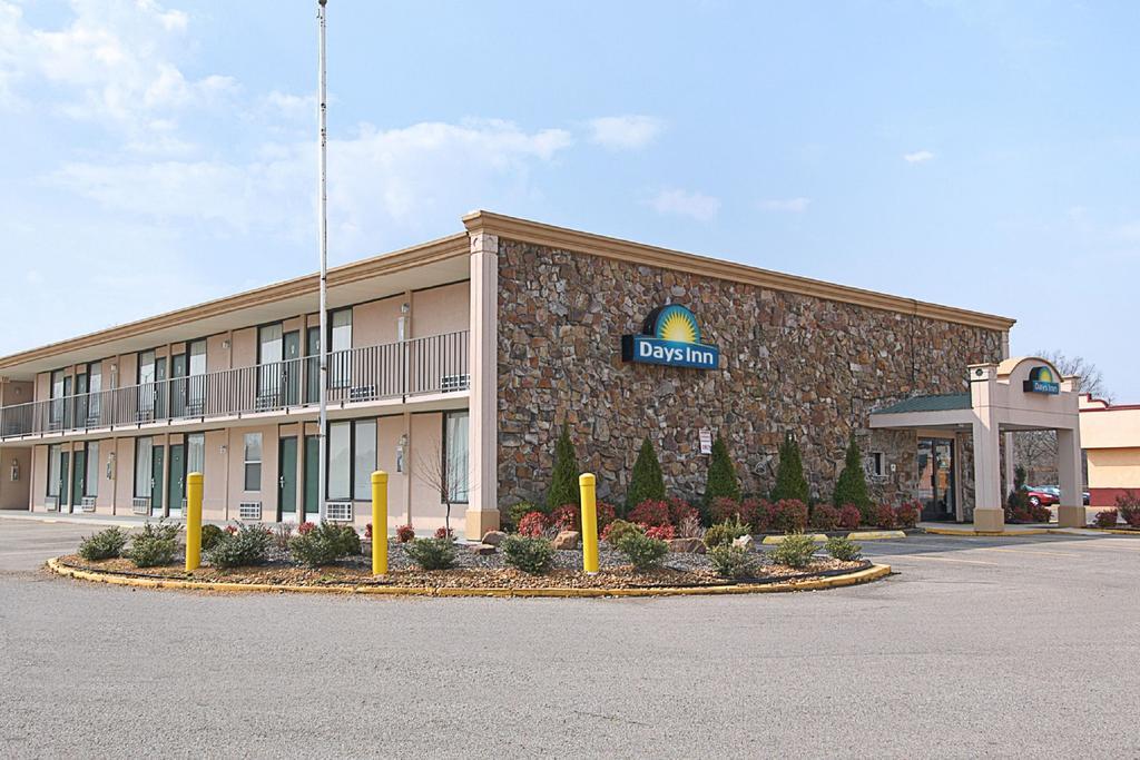 Days Inn By Wyndham Martin Bagian luar foto